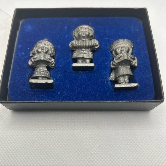 Vintage Royal pewter Christmas holiday carolers figurine lot of three new in box - Picture 3 of 6